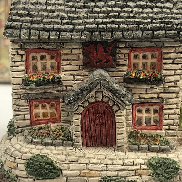 Vintage David Winter Cottages 1993 Welsh Collection Y DDRAIG GOCH Original box - Picture 13 of 16